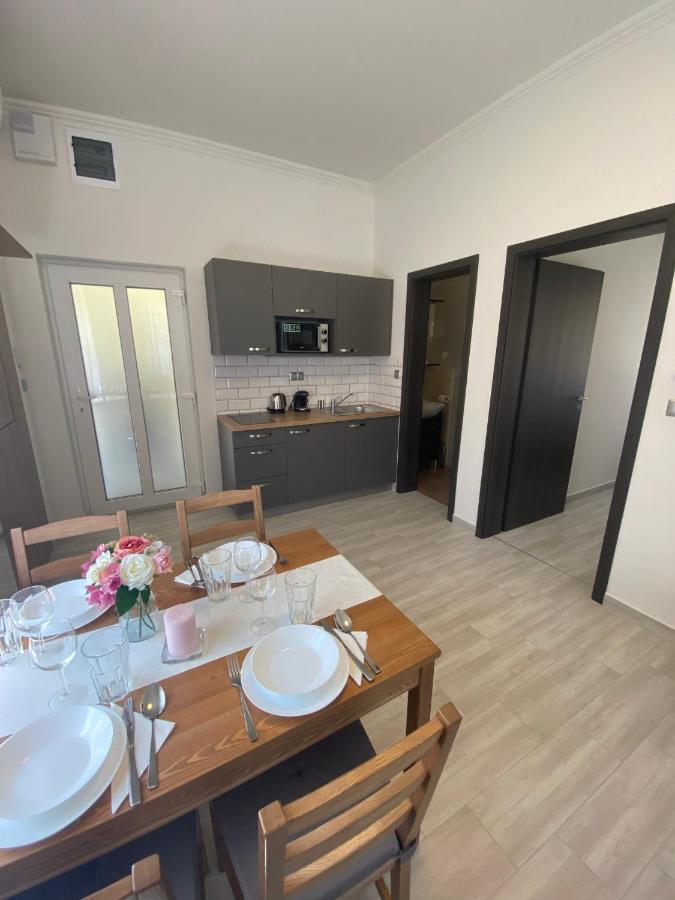Karinthy Haz Guest House Siofok Ngoại thất bức ảnh
