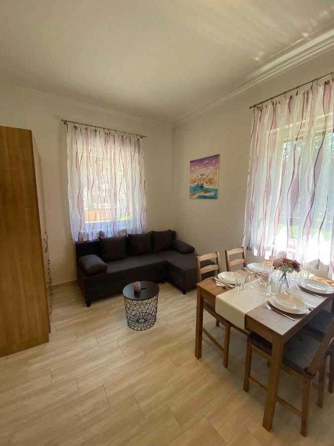 Karinthy Haz Guest House Siofok Ngoại thất bức ảnh