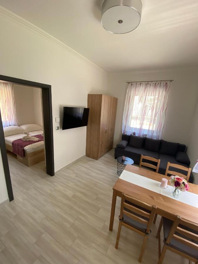 Karinthy Haz Guest House Siofok Ngoại thất bức ảnh