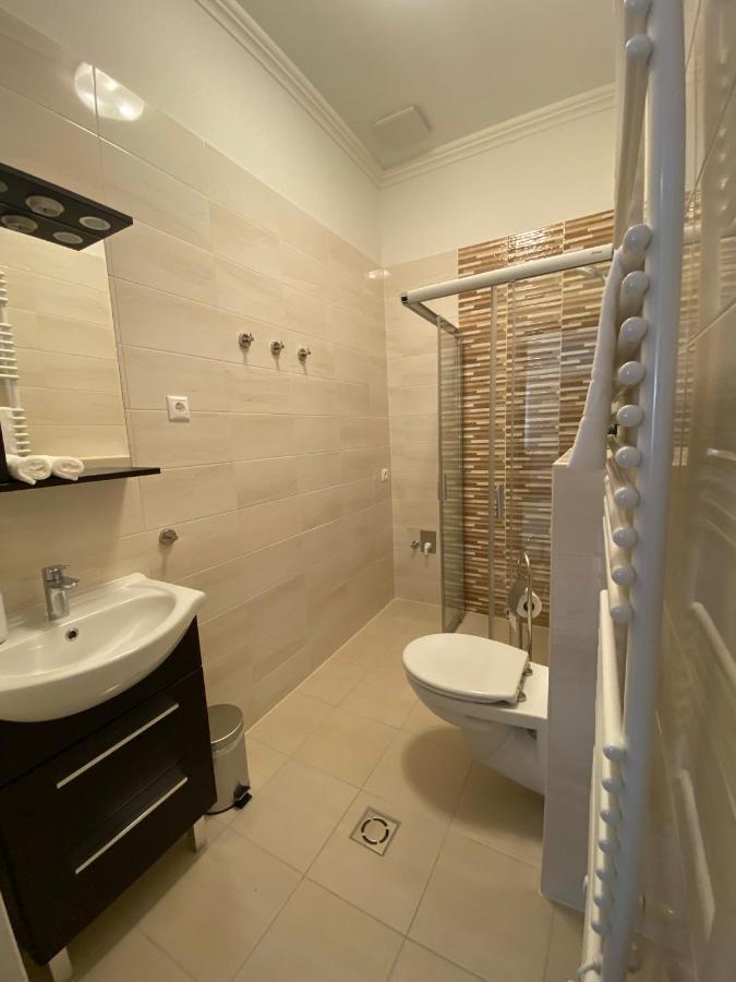 Karinthy Haz Guest House Siofok Ngoại thất bức ảnh