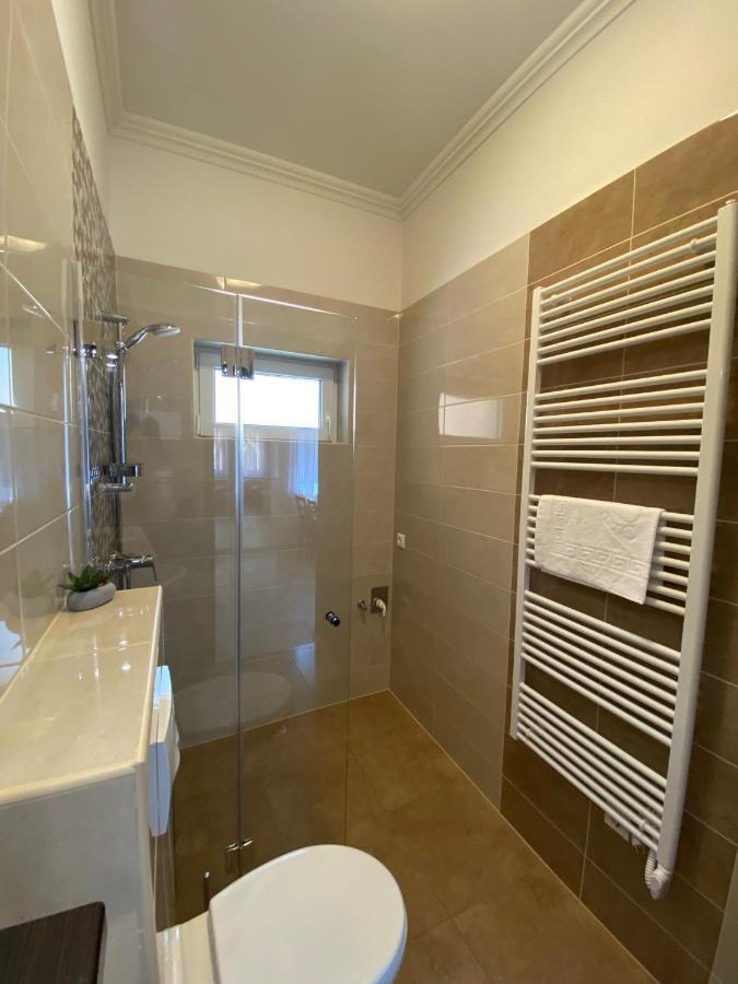 Karinthy Haz Guest House Siofok Ngoại thất bức ảnh