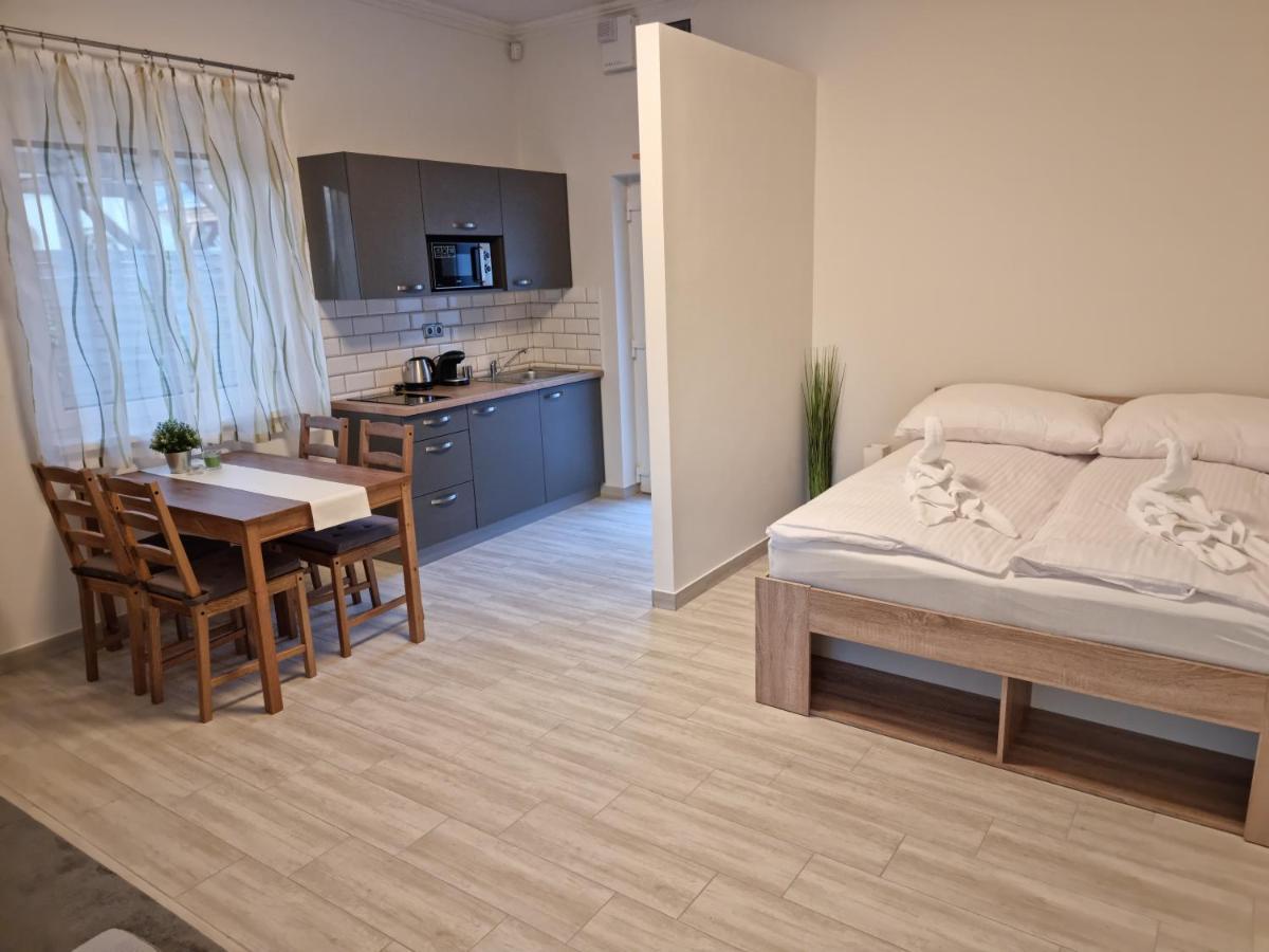 Karinthy Haz Guest House Siofok Ngoại thất bức ảnh