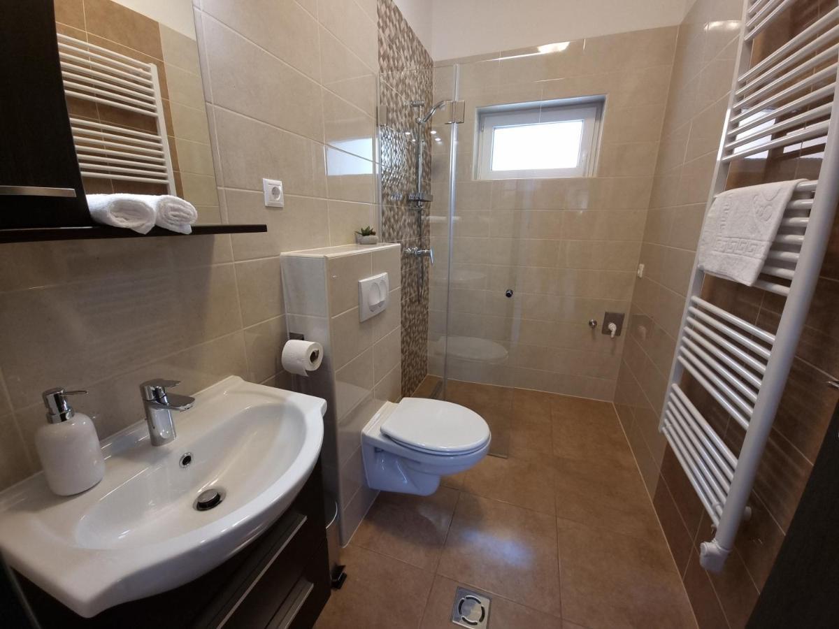 Karinthy Haz Guest House Siofok Ngoại thất bức ảnh