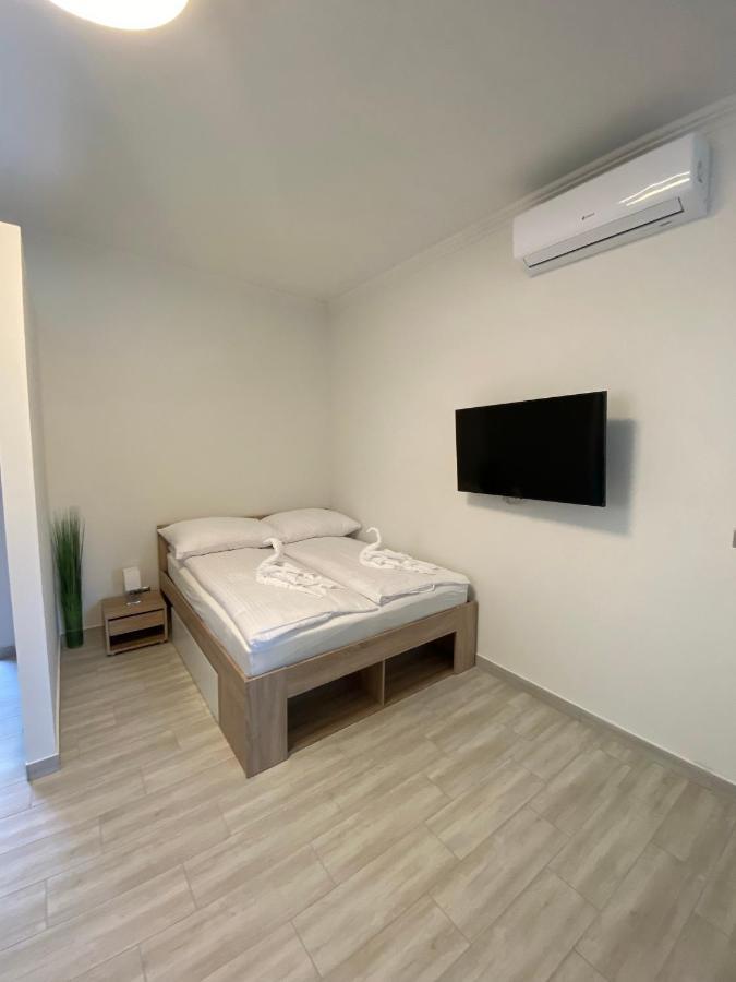 Karinthy Haz Guest House Siofok Ngoại thất bức ảnh