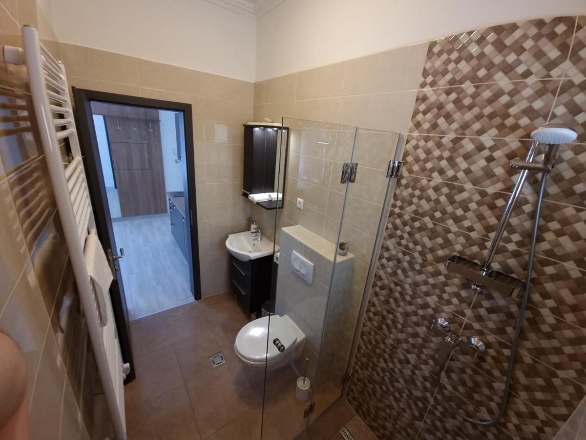 Karinthy Haz Guest House Siofok Ngoại thất bức ảnh