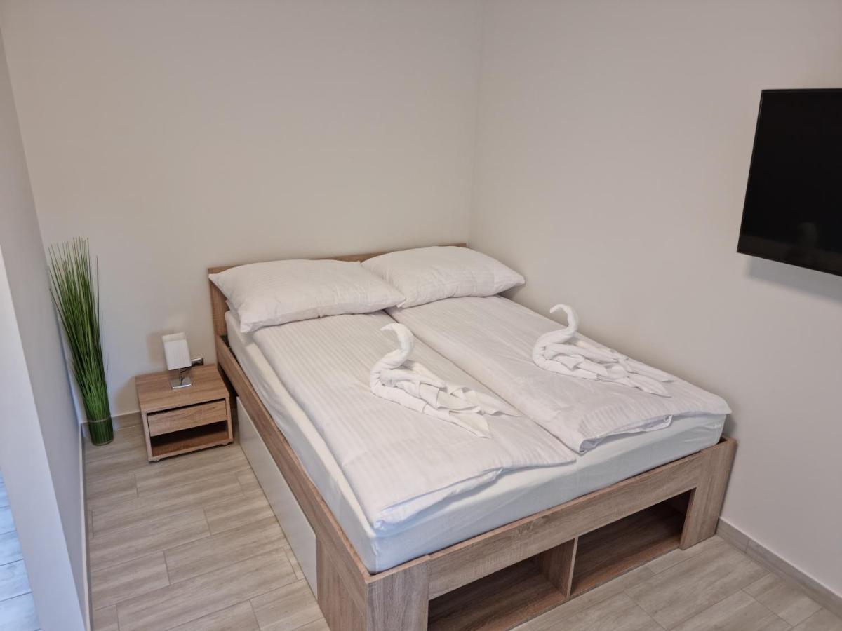 Karinthy Haz Guest House Siofok Ngoại thất bức ảnh