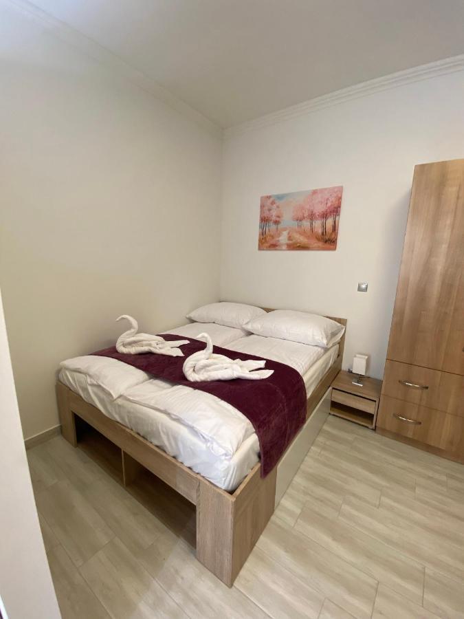 Karinthy Haz Guest House Siofok Ngoại thất bức ảnh