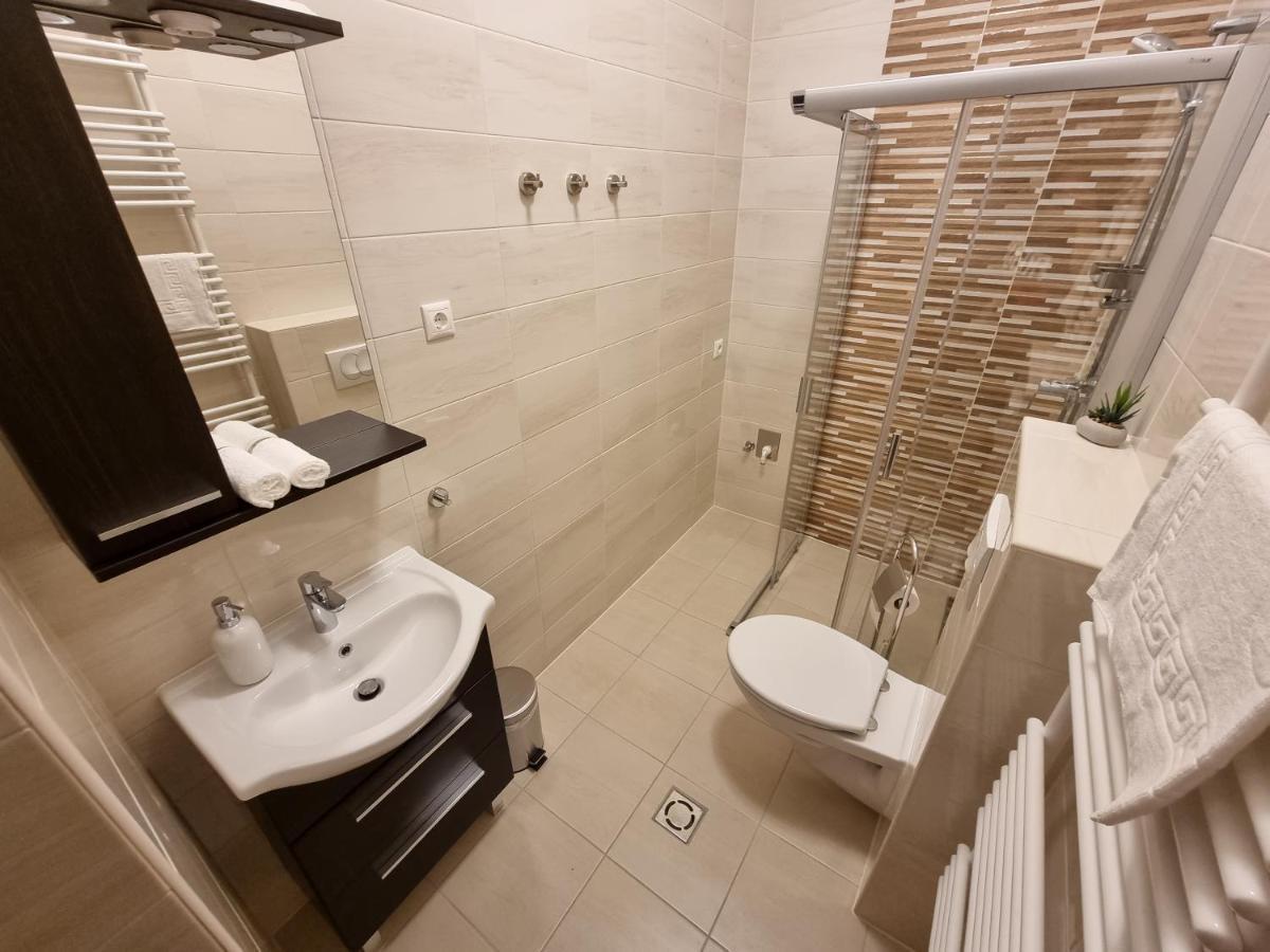 Karinthy Haz Guest House Siofok Ngoại thất bức ảnh