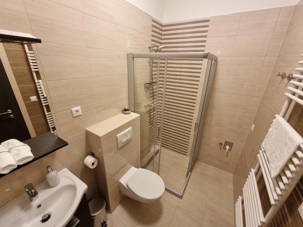 Karinthy Haz Guest House Siofok Ngoại thất bức ảnh