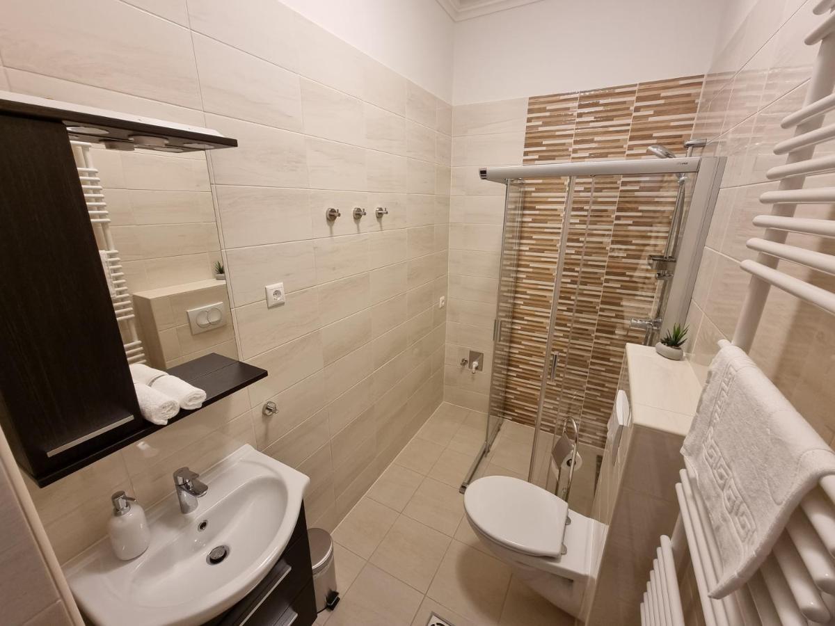 Karinthy Haz Guest House Siofok Ngoại thất bức ảnh