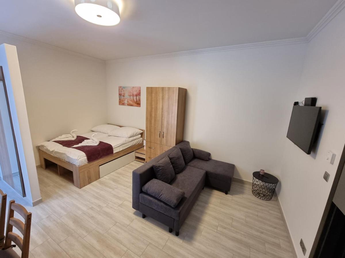 Karinthy Haz Guest House Siofok Ngoại thất bức ảnh